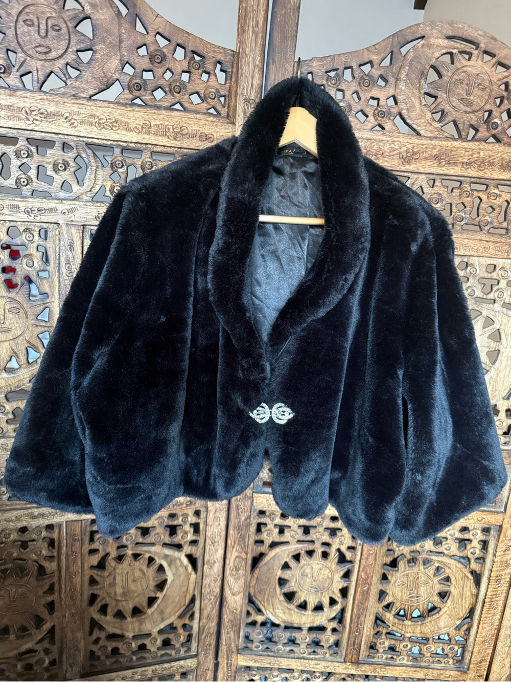 Park & Main Black Faux Fur Cropped Teddy Jacket with Decorative Clasp SZ 3X